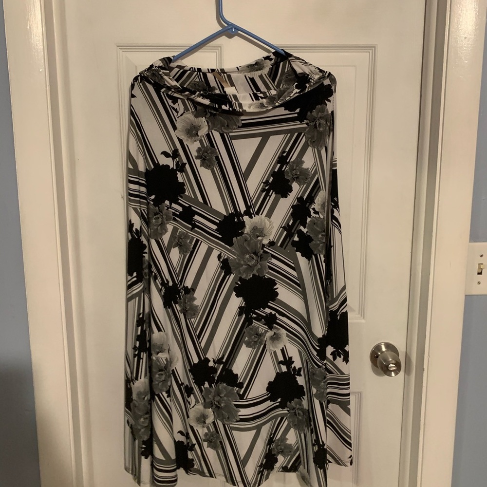 Black and white floral patterned maxi skirt